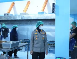 Kapolres Pelabuhan Makassar Cek Langsung Dapur SPPG, Pastikan MBG Anak Bangsa Higienis dan Berkualitas