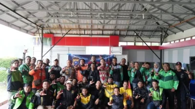 Meriah, Kapolda Riau Ajak Komunitas Ojol Nobar Piala Dunia 2026 di Mako Brimob Polda Riau