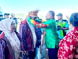 Kaya Nilai Budaya: Rombongan Pejabat Sulsel Terima Penghormatan Adat di Bandara Rendani