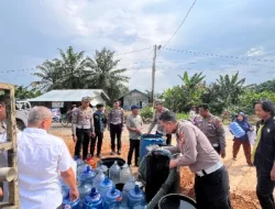 Polda Riau Distribusikan 2.312 Paket Bansos, Bedah Rumah dan Air Bersih, Wujud Nyata Kepedulian Polri untuk Masyarakat